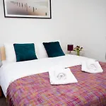Apartment 2, Opera House